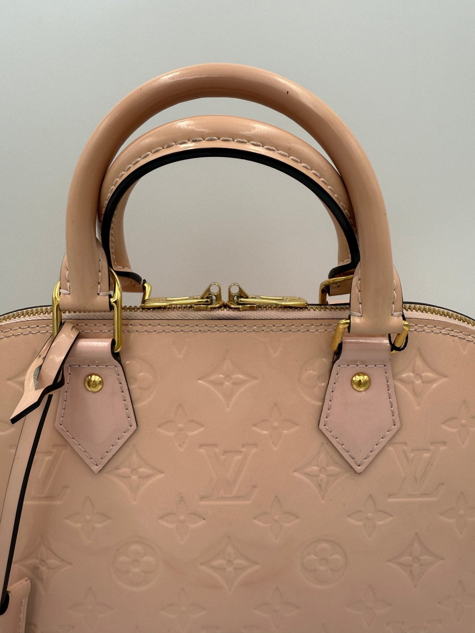 Louis Vuitton LOUIS VUITTON Alma MM Pink Patent Monogram Handbag - RIMODA