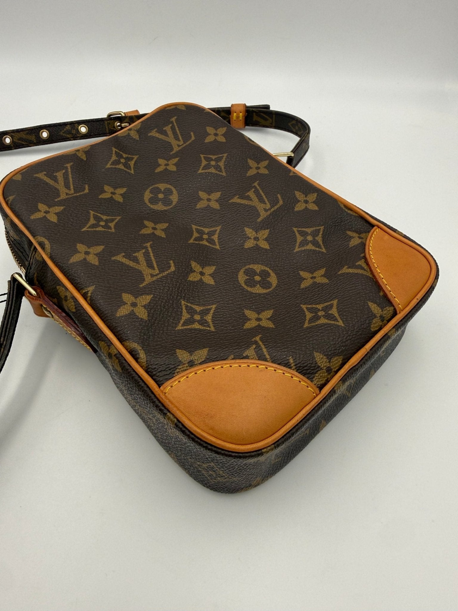 Louis Vuitton LOUIS VUITTON DANUBE Monogram Handbag - RIMODA