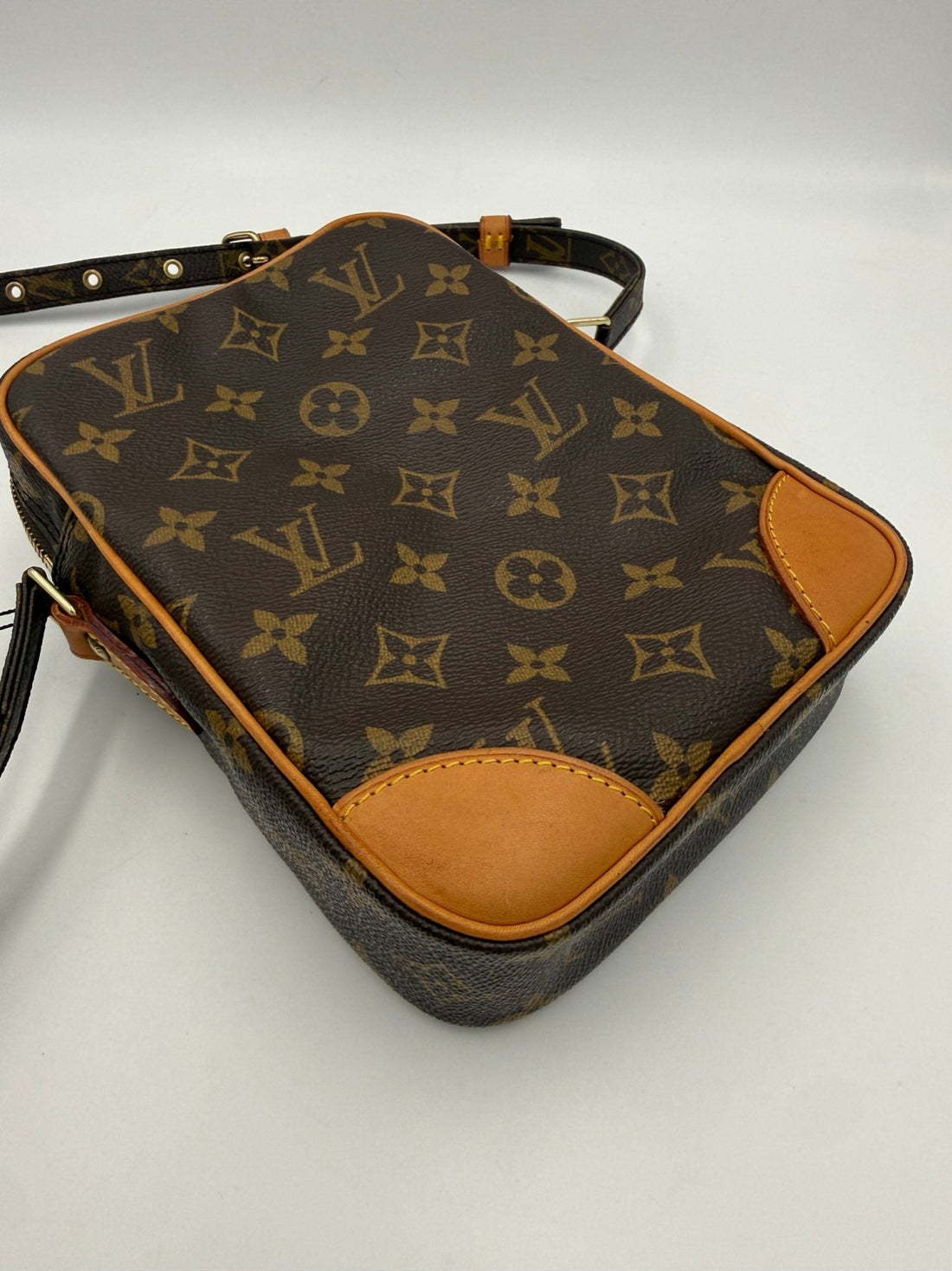 Louis Vuitton LOUIS VUITTON DANUBE Monogram Handbag - RIMODA