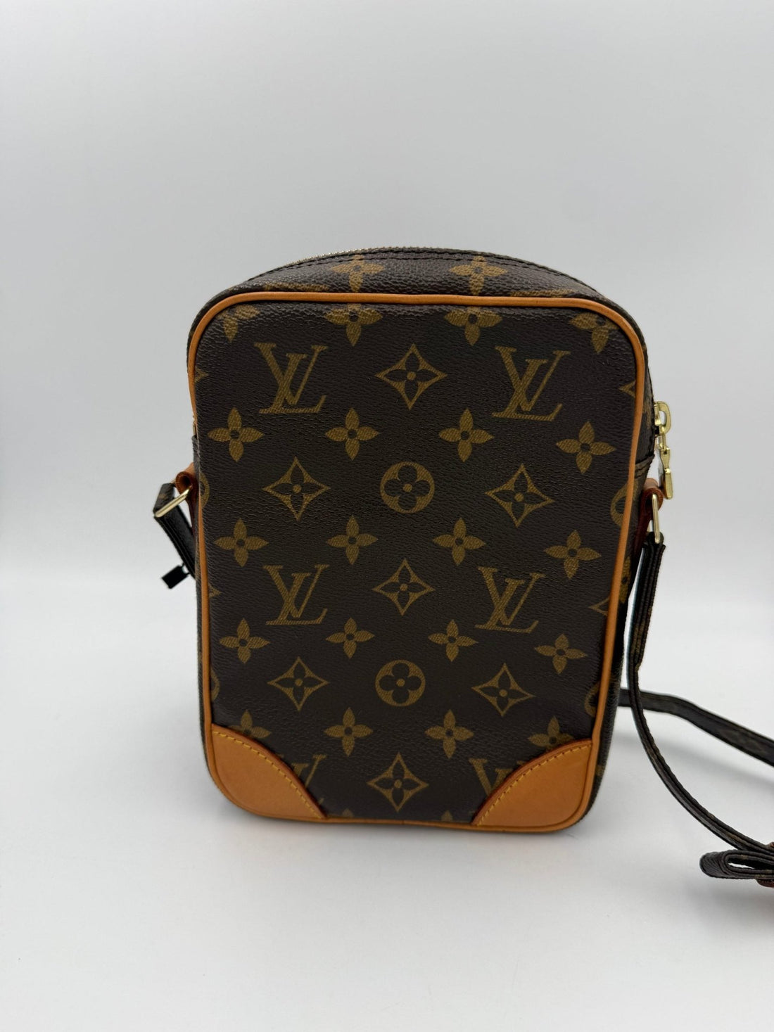 Louis Vuitton LOUIS VUITTON DANUBE Monogram Handbag - RIMODA