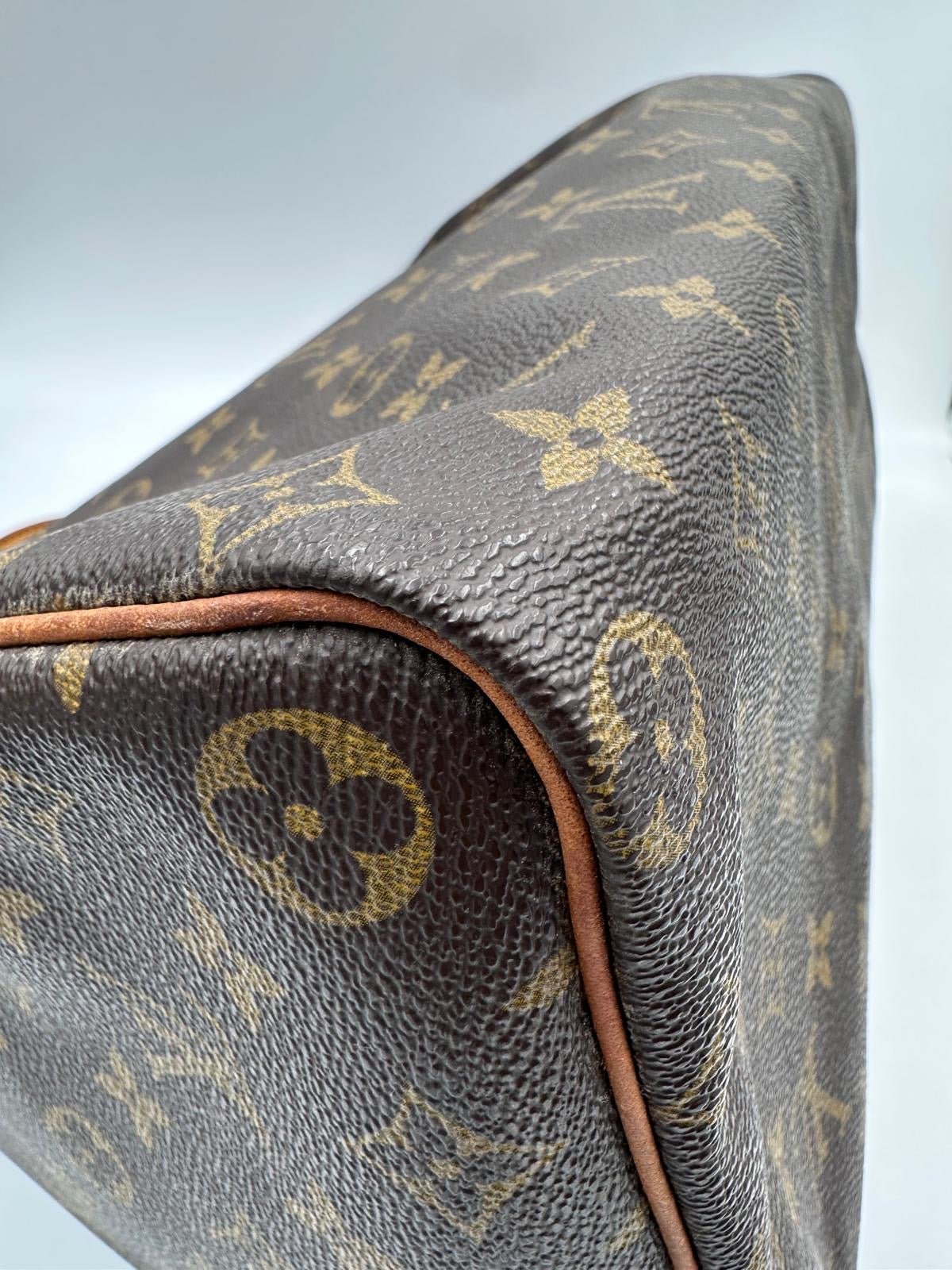 Louis Vuitton LOUIS VUITTON Speedy 40 Monogram Handbag - RIMODA