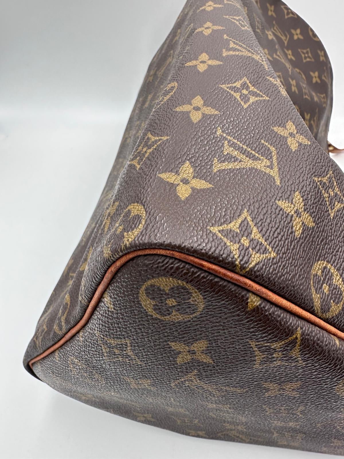 Louis Vuitton LOUIS VUITTON Speedy 40 Monogram Handbag - RIMODA