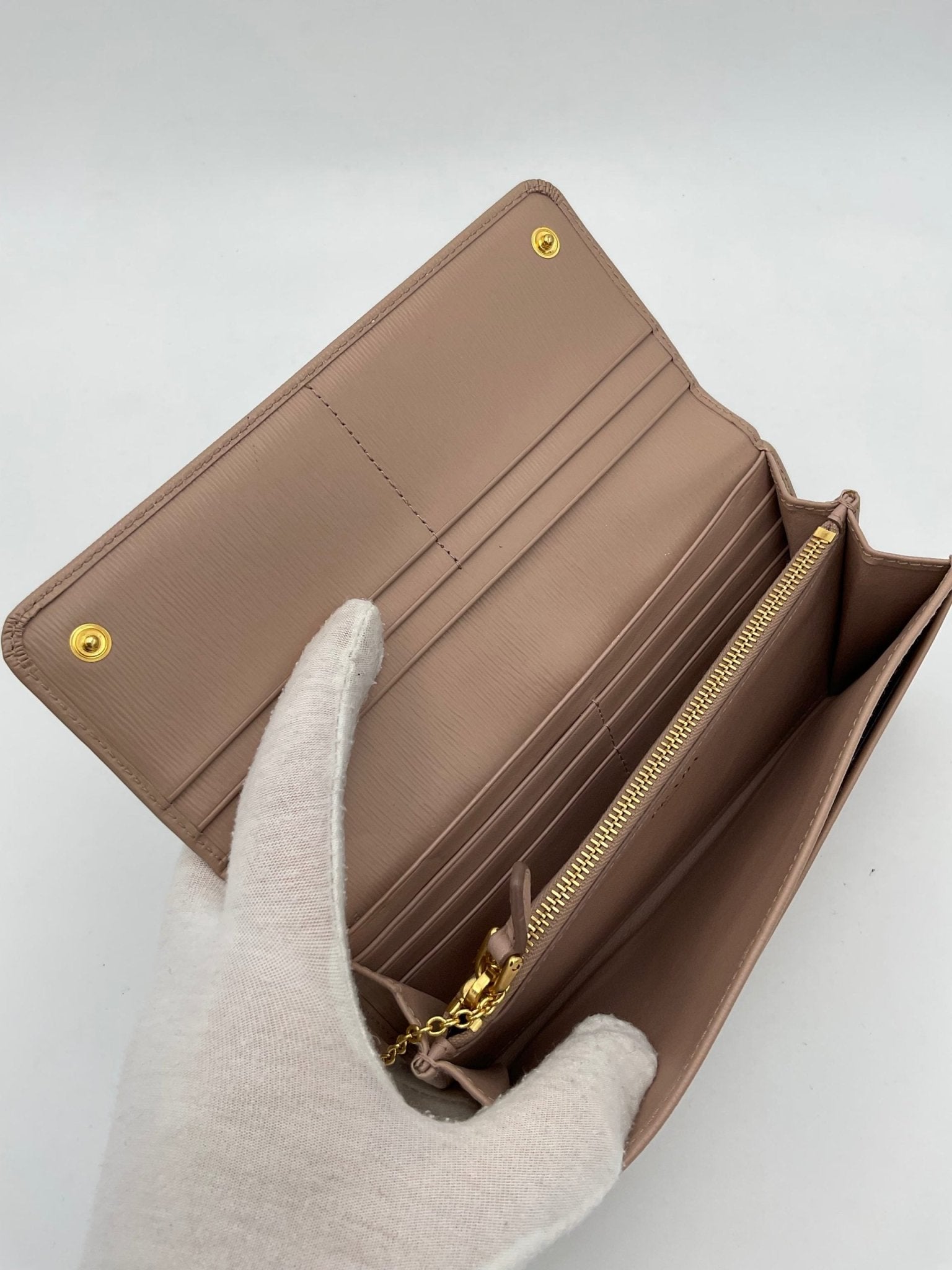 Prada PRADA Powder Saffiano with Card Holder Wallet - RIMODA