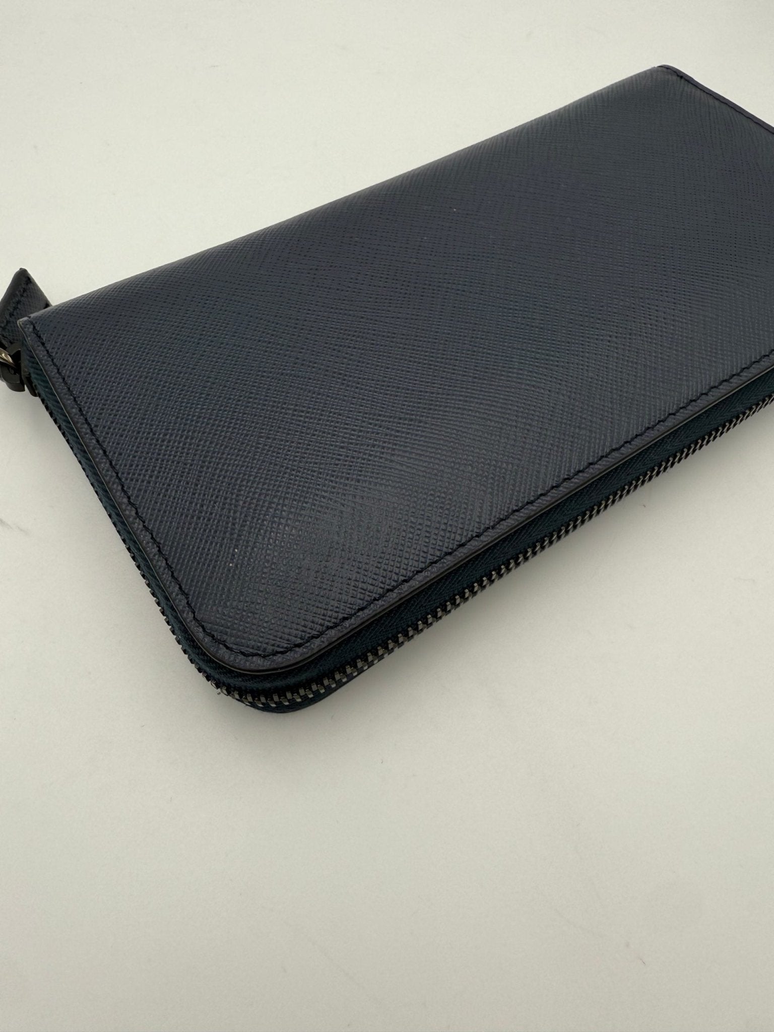 Prada PRADA Zip in Blue Saffiano Wallet - RIMODA