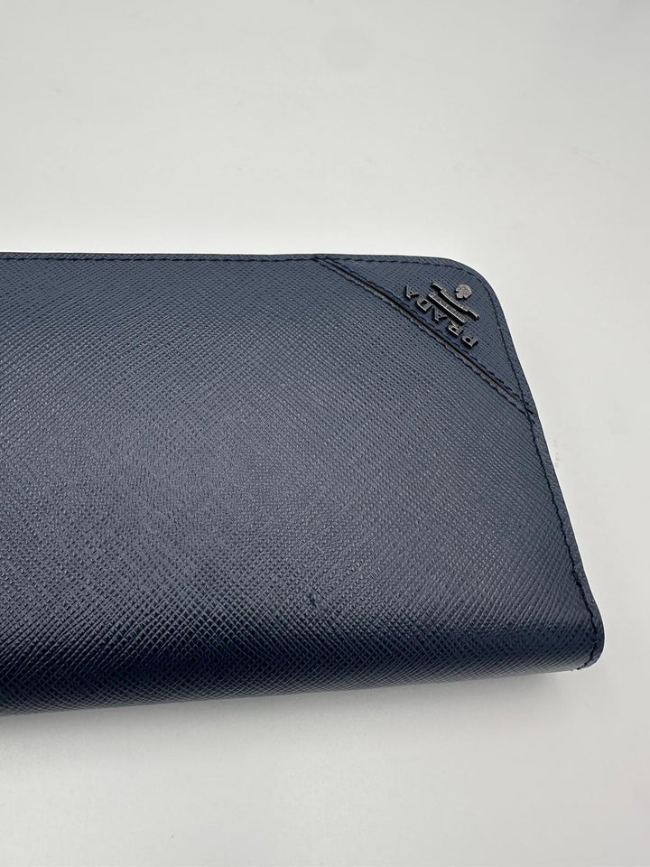 Prada PRADA Zip in Blue Saffiano Wallet - RIMODA
