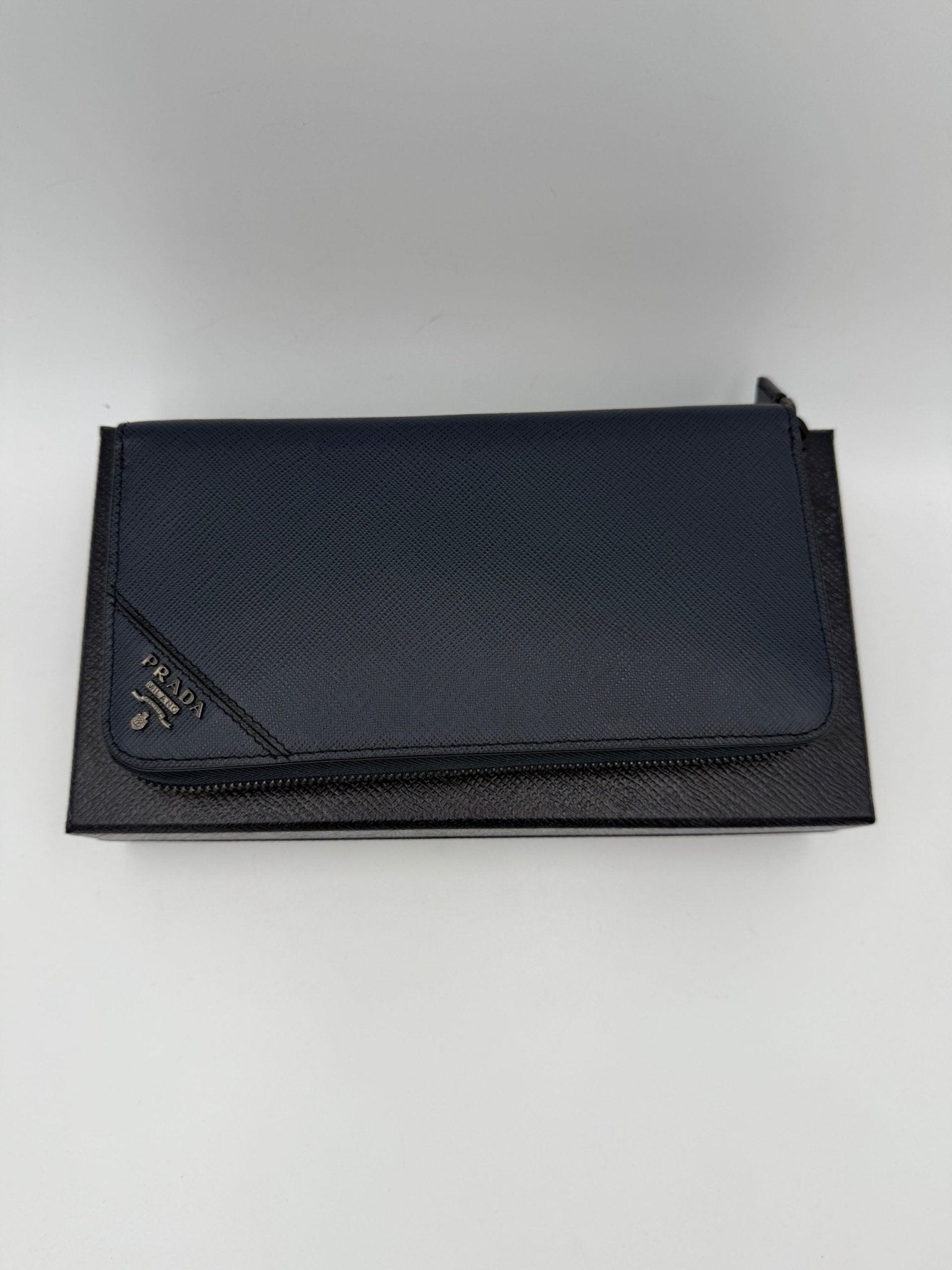 Prada PRADA Zip in Blue Saffiano Wallet - RIMODA