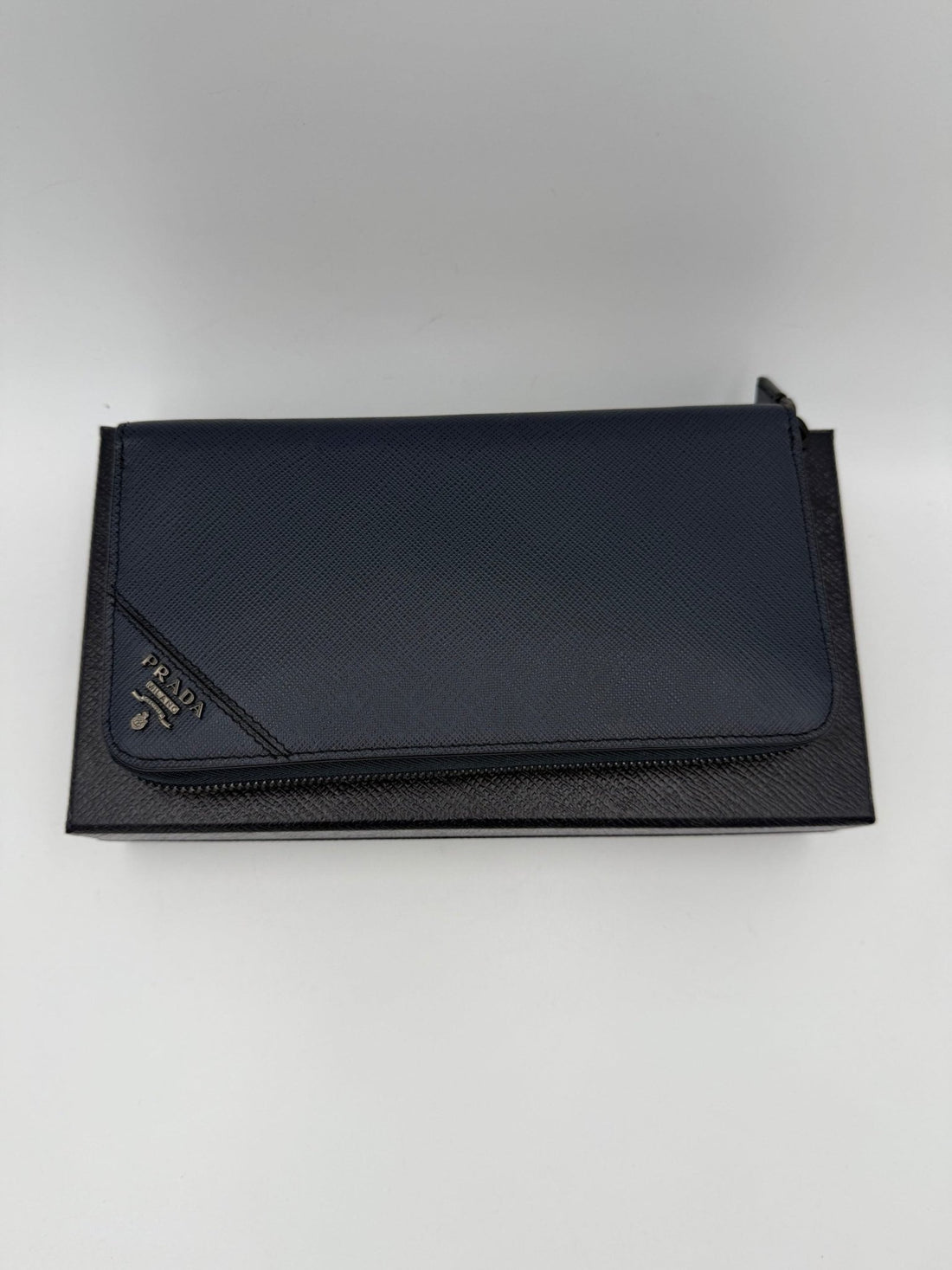 Prada PRADA Zip in Blue Saffiano Wallet - RIMODA