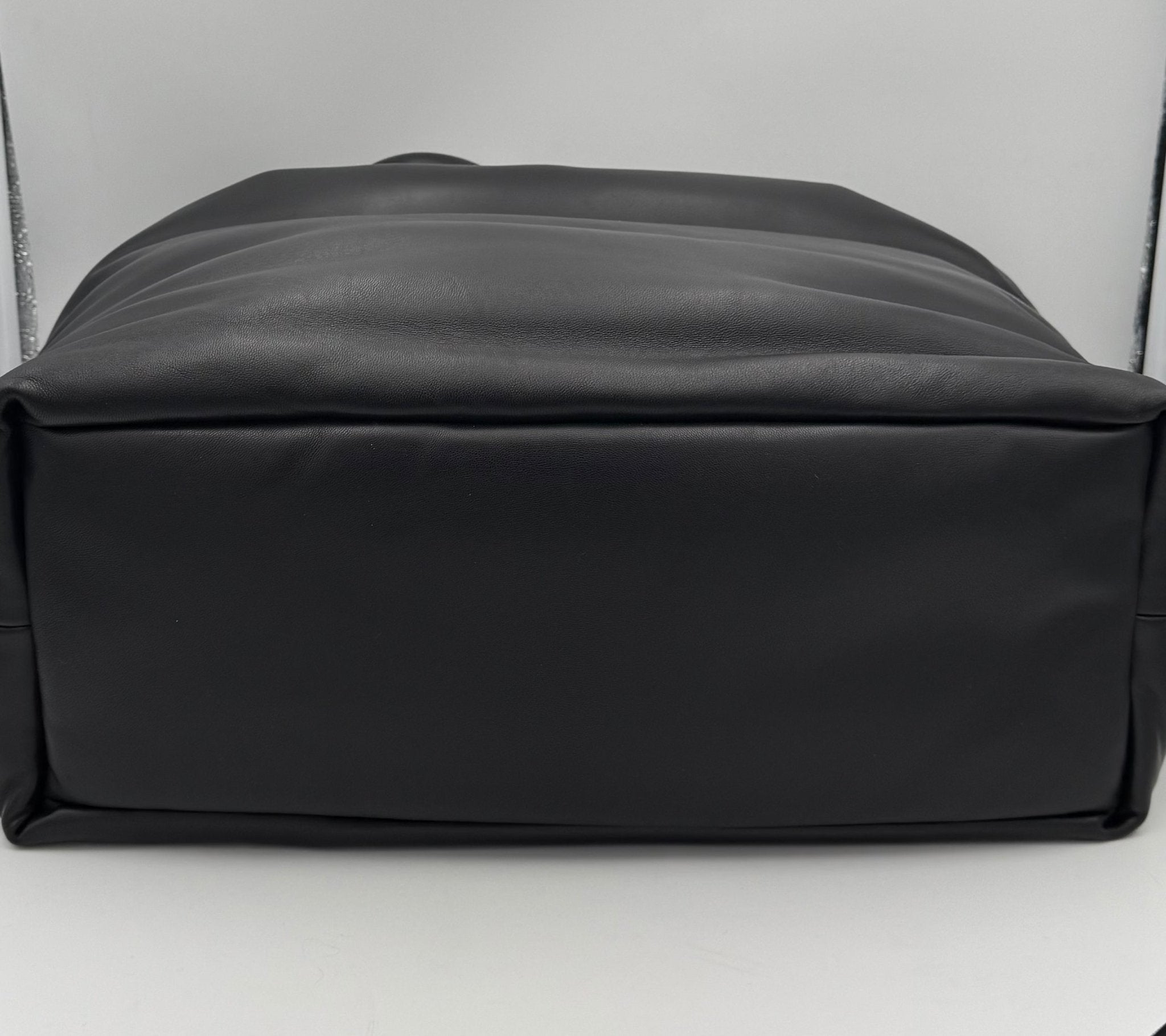 Saint Laurent SAINT LAURENT Shopping Bag Large in Lambskin - RIMODA