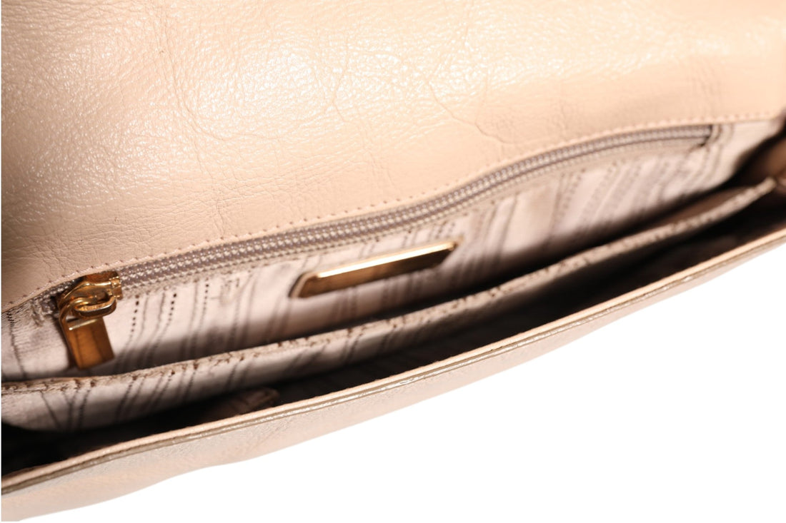 Salvatore Ferragamo Gancini Shoulder Bag - RIMODA
