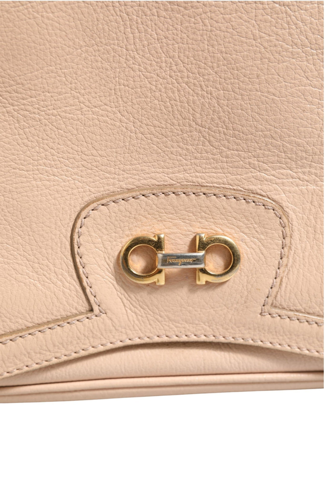 Salvatore Ferragamo Gancini Shoulder Bag - RIMODA