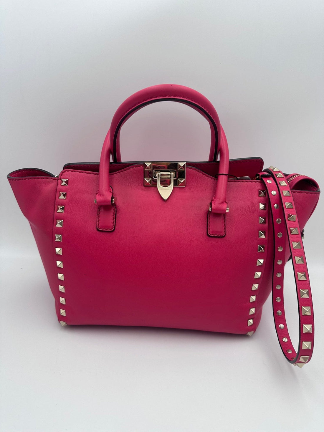 Valentino Garavani VALENTINO GARAVANI Rockstud Medium Pink Handbag - RIMODA