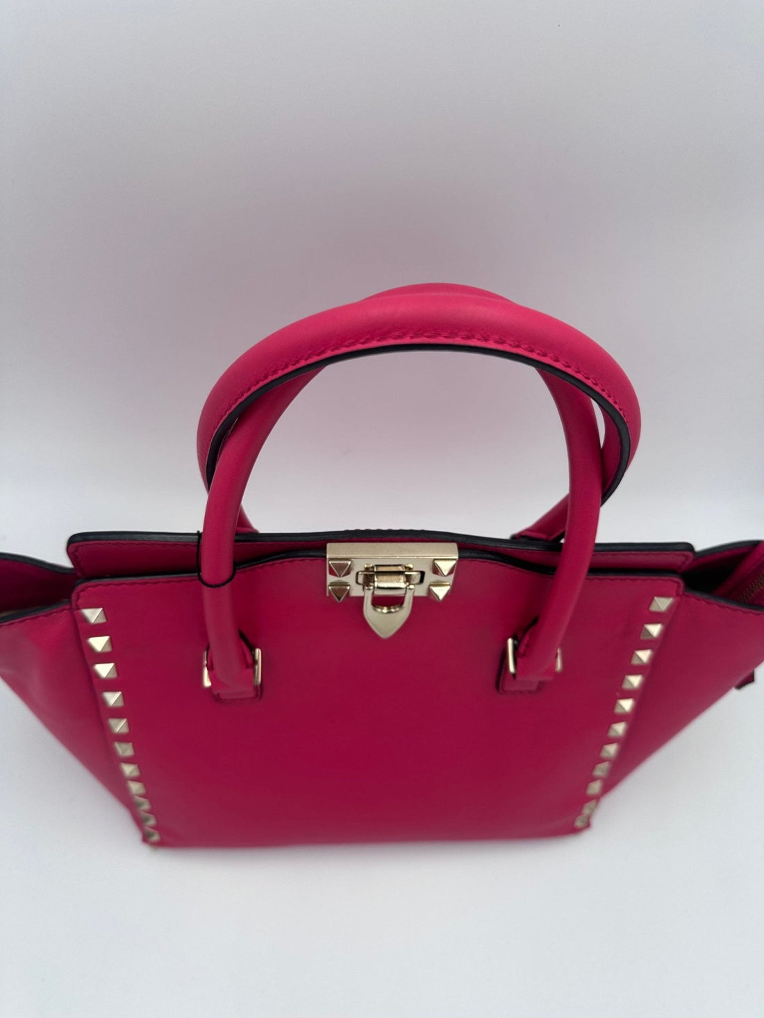 Valentino Garavani VALENTINO GARAVANI Rockstud Medium Pink Handbag - RIMODA