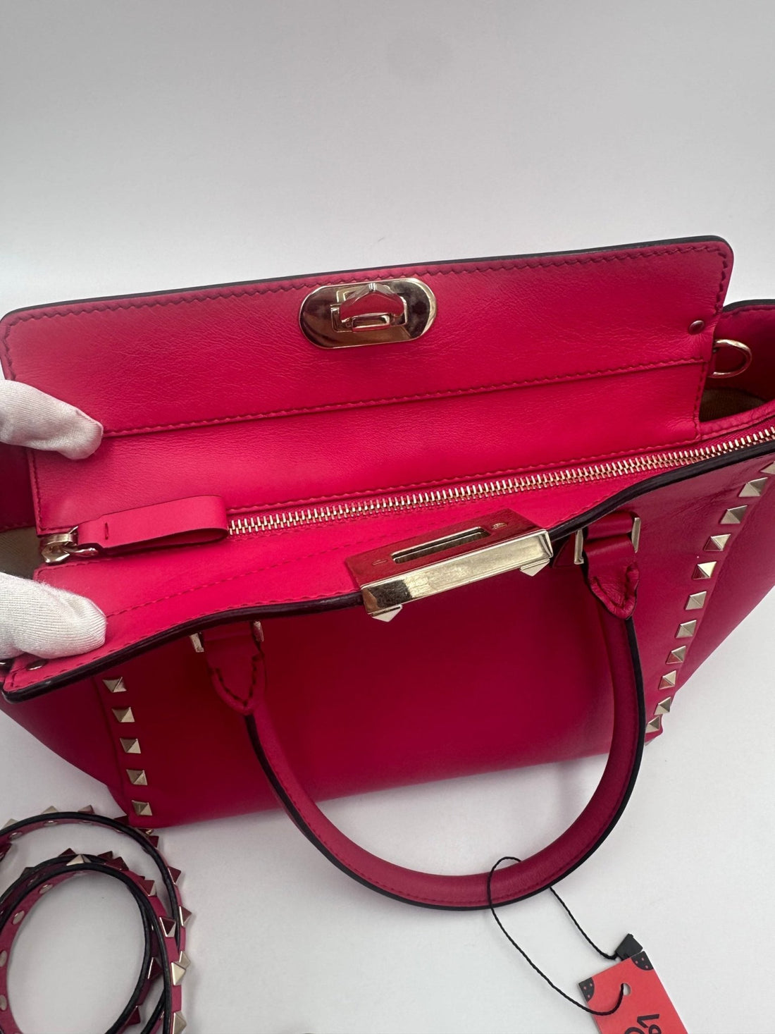 Valentino Garavani VALENTINO GARAVANI Rockstud Medium Pink Handbag - RIMODA