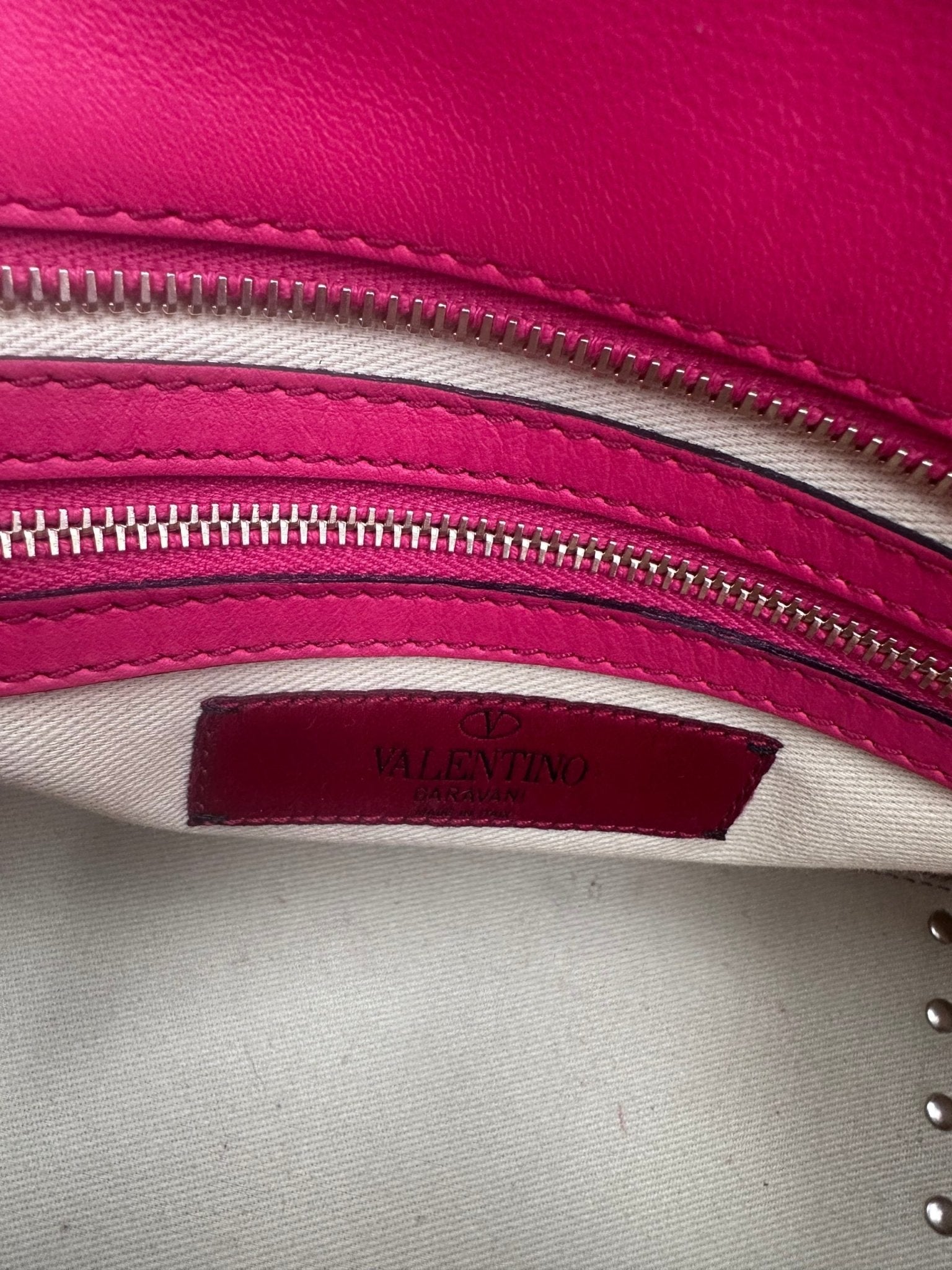 Valentino Garavani VALENTINO GARAVANI Rockstud Medium Pink Handbag - RIMODA