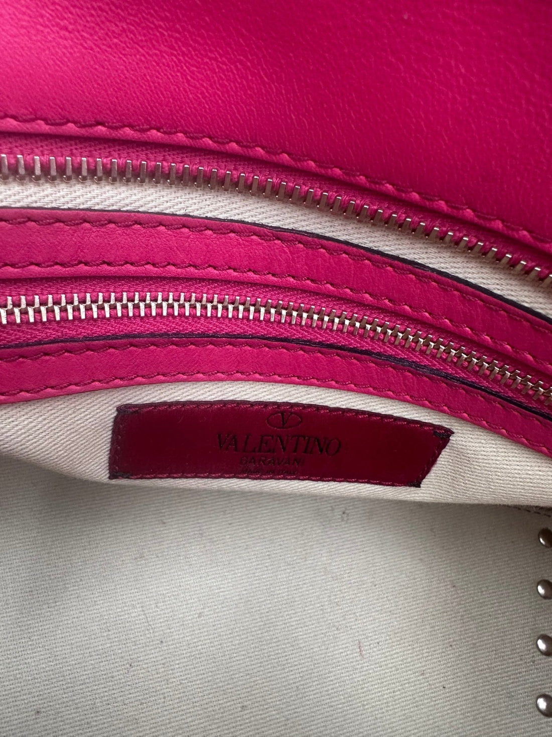 Valentino Garavani VALENTINO GARAVANI Rockstud Medium Pink Handbag - RIMODA