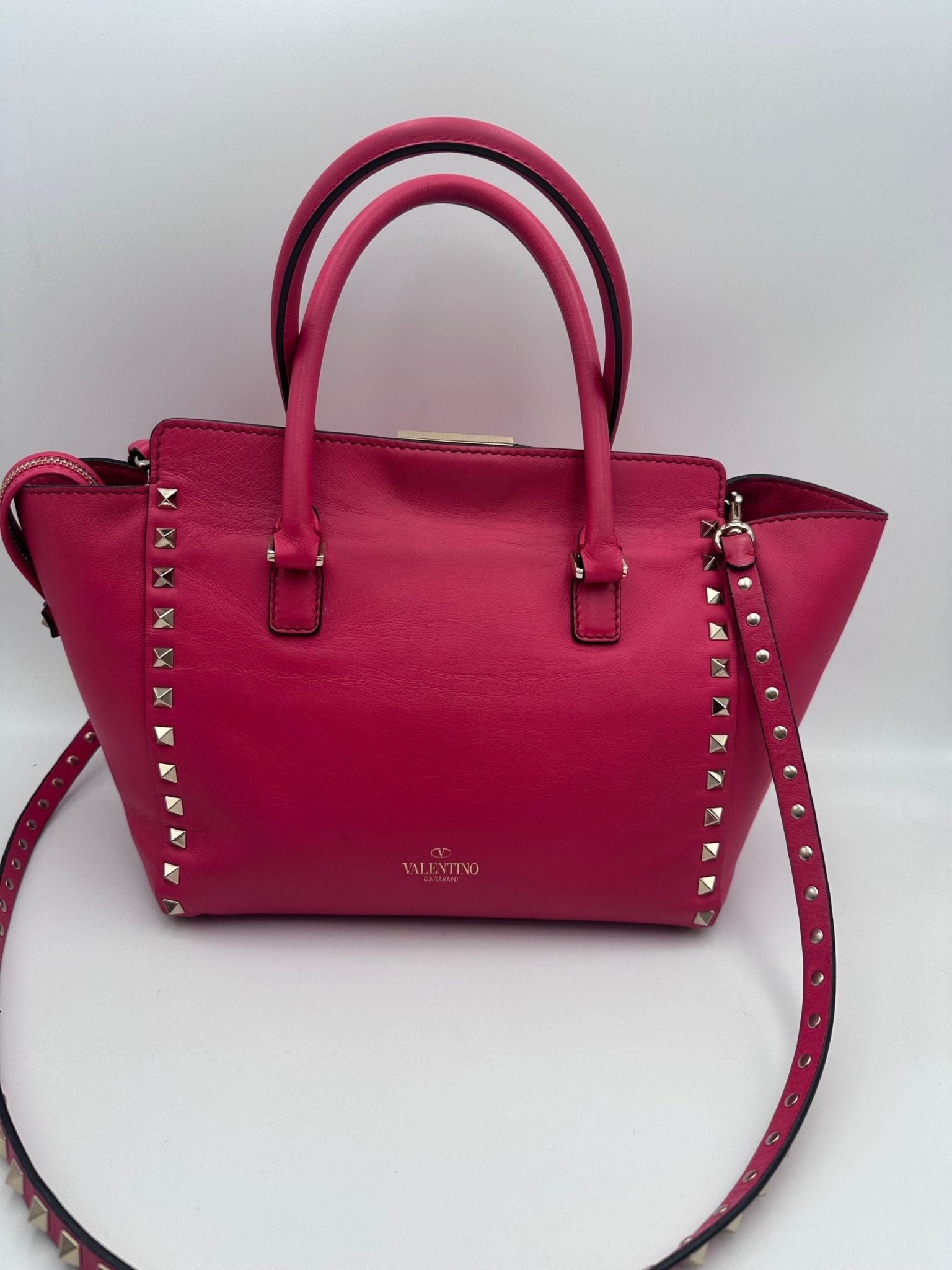 Valentino Garavani VALENTINO GARAVANI Rockstud Medium Pink Handbag - RIMODA
