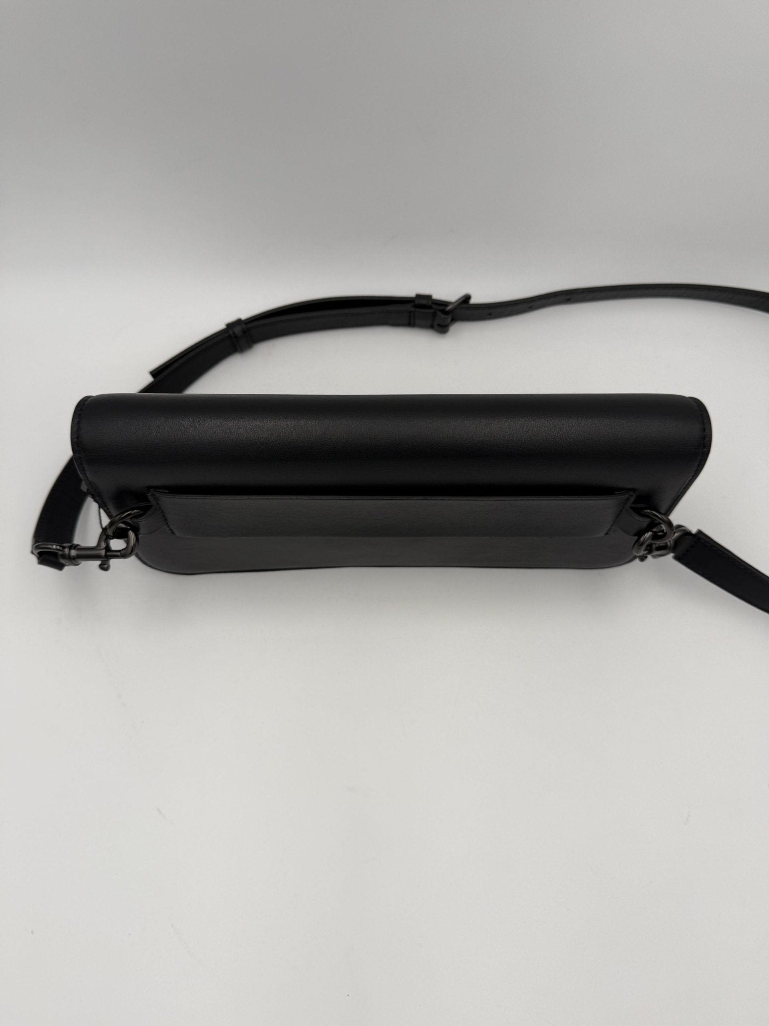 Valentino Garavani VALENTINO GARAVANI VLOGO Black Handbag - RIMODA