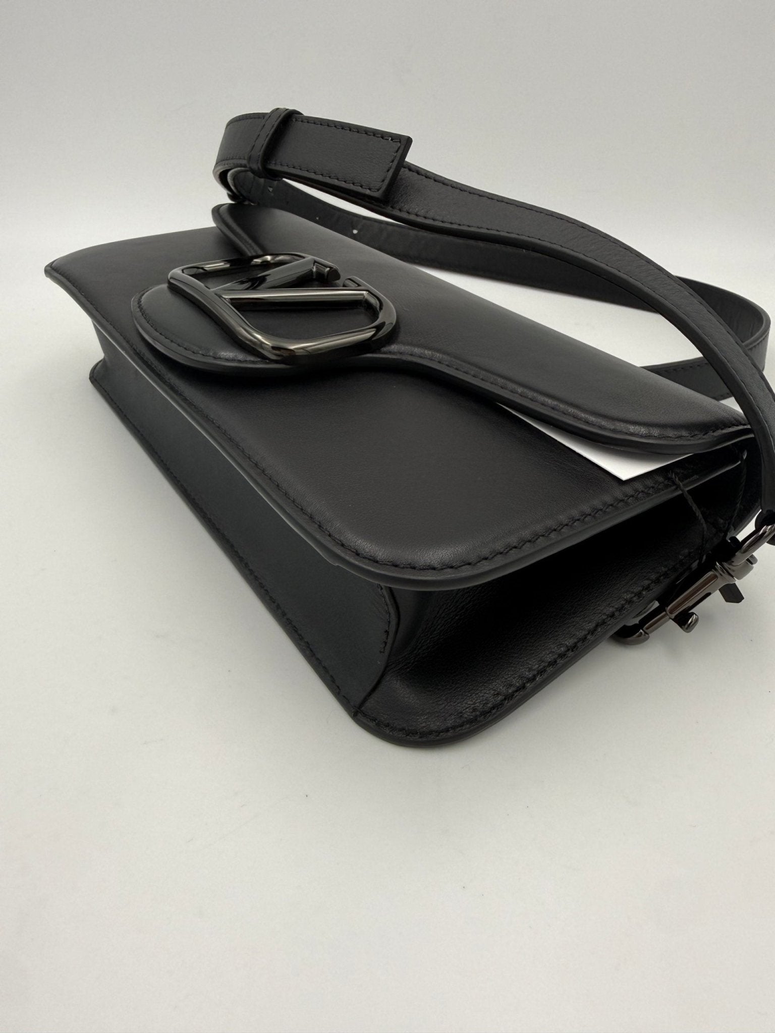 Valentino Garavani VALENTINO GARAVANI VLOGO Black Handbag - RIMODA