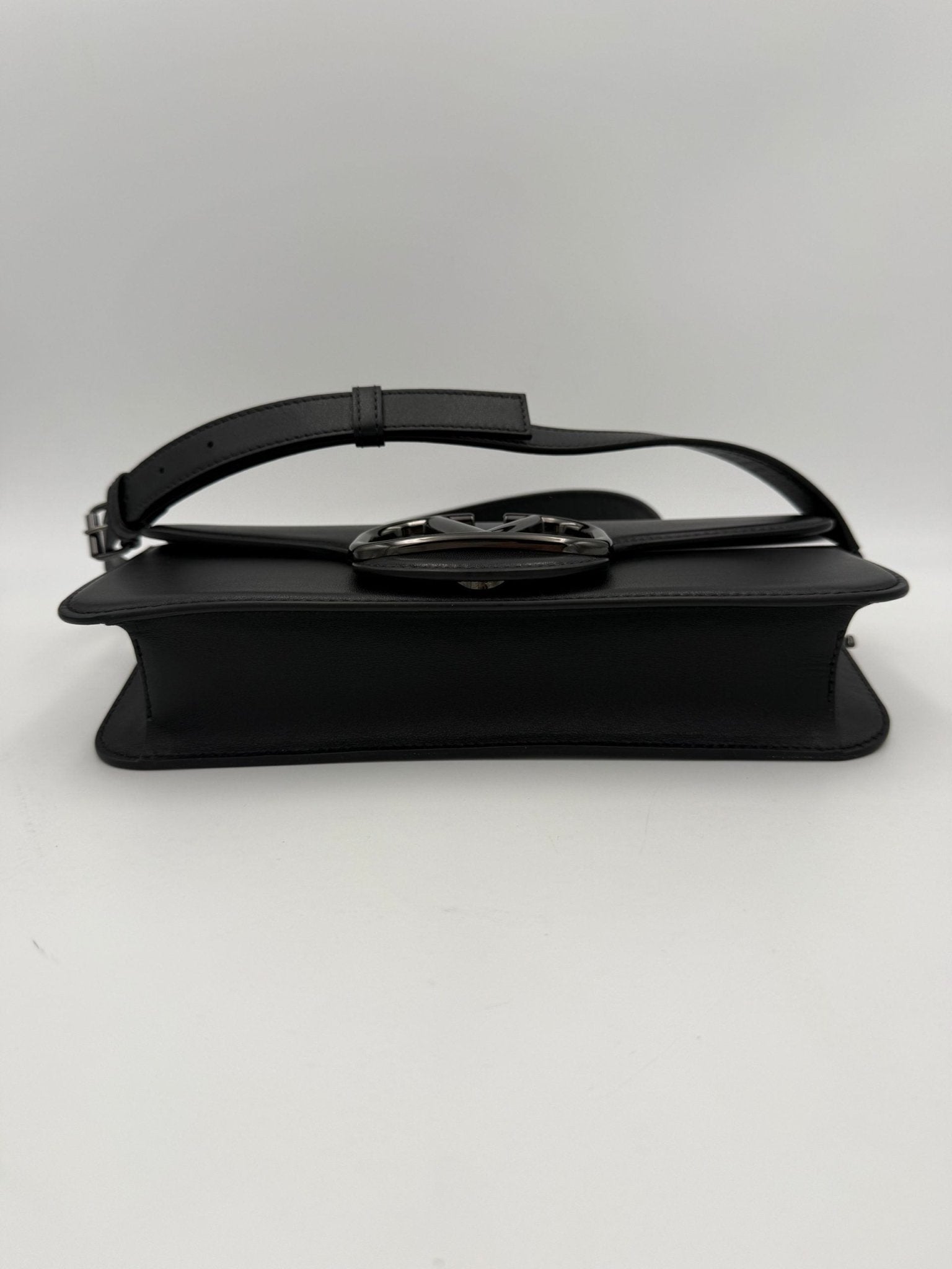 Valentino Garavani VALENTINO GARAVANI VLOGO Black Handbag - RIMODA
