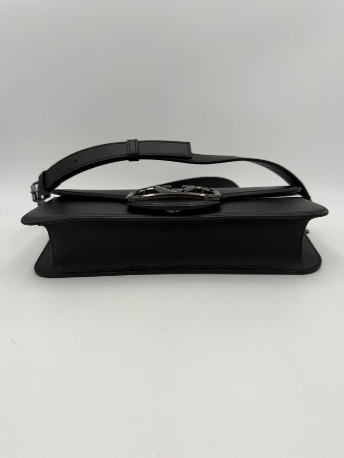 Valentino Garavani VALENTINO GARAVANI VLOGO Black Handbag - RIMODA