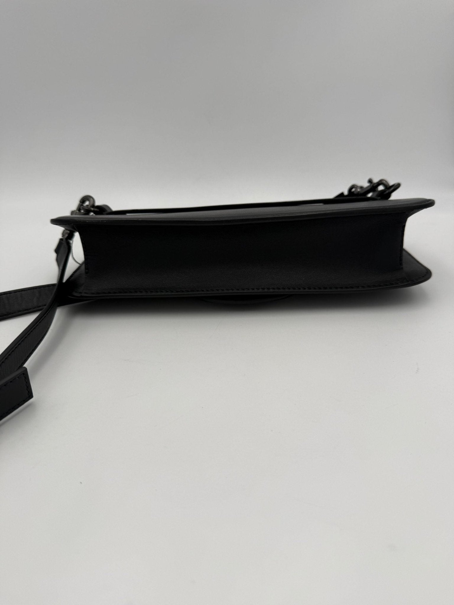 Valentino Garavani VALENTINO GARAVANI VLOGO Black Handbag - RIMODA