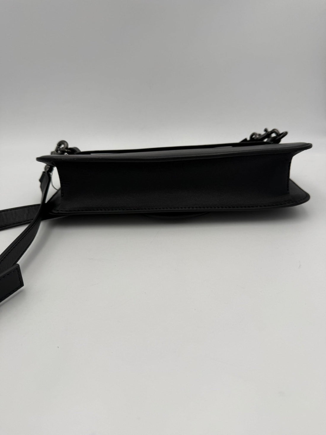 Valentino Garavani VALENTINO GARAVANI VLOGO Black Handbag - RIMODA