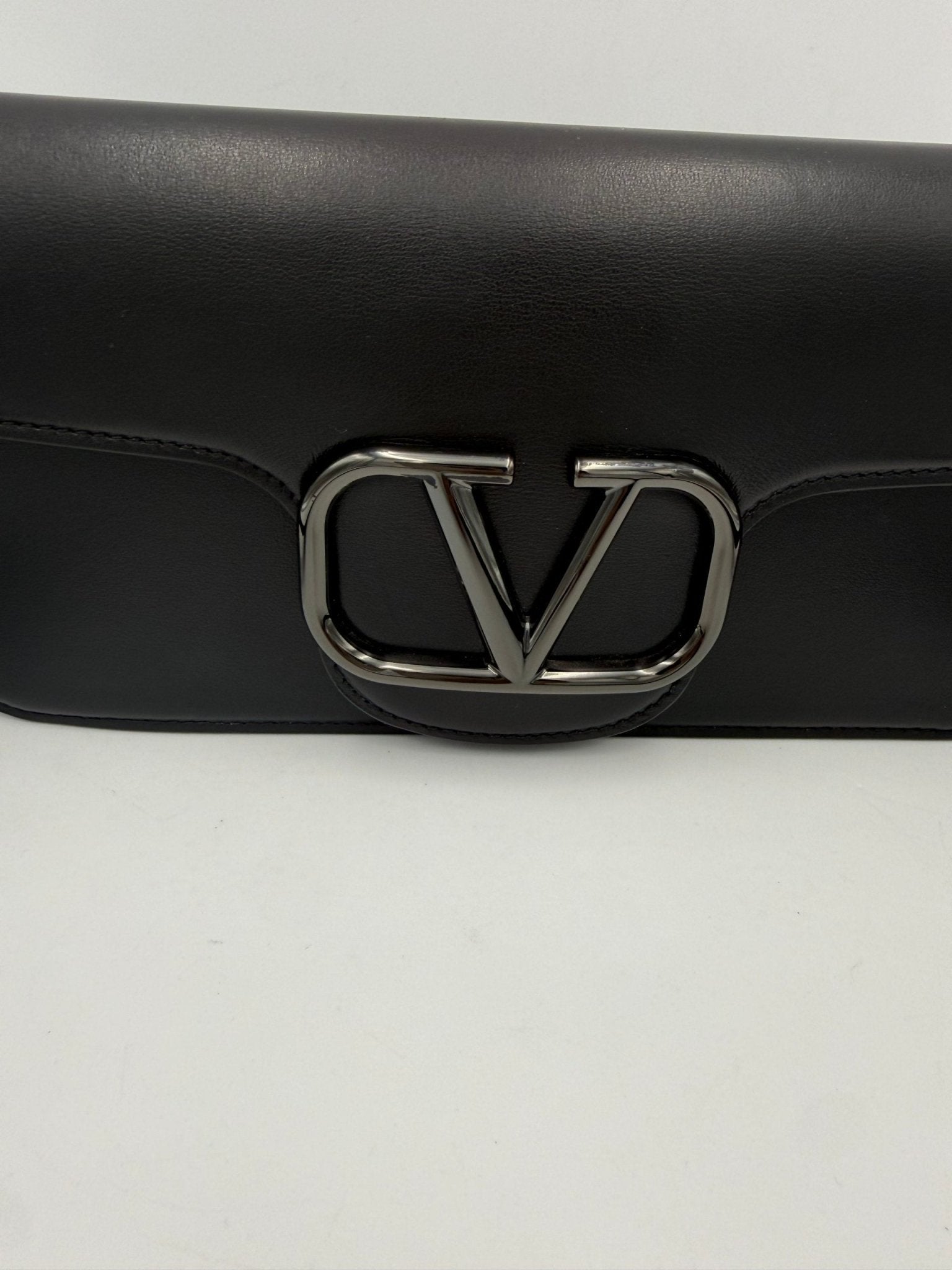 Valentino Garavani VALENTINO GARAVANI VLOGO Black Handbag - RIMODA